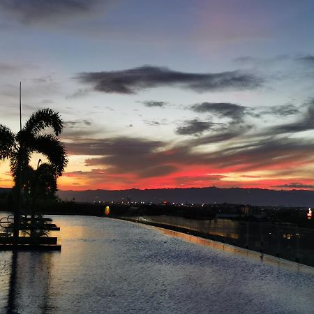 Mactan Newtown Deluxe Island Breeze Apartment Lapu-Lapu City Bagian luar foto