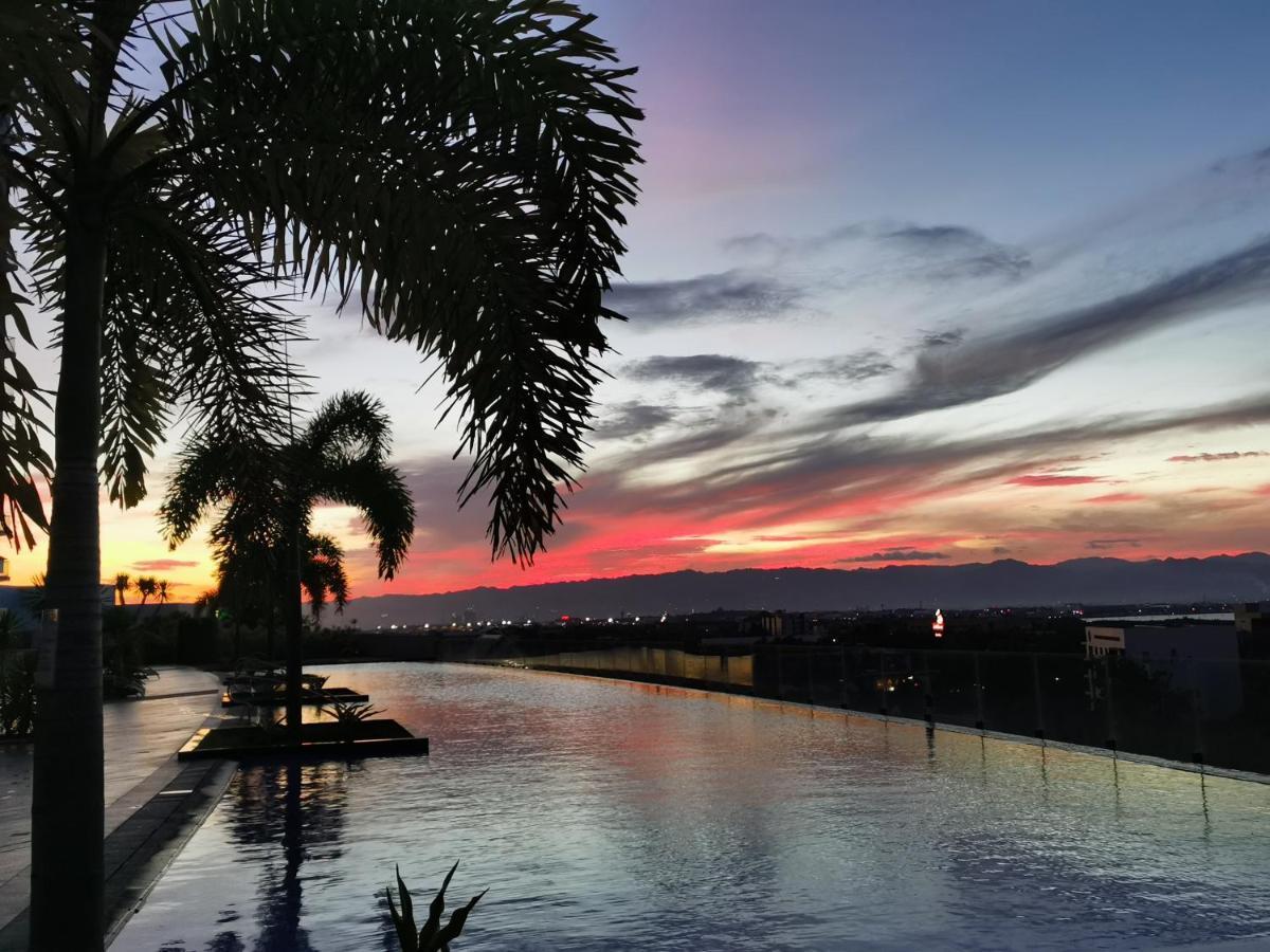 Mactan Newtown Deluxe Island Breeze Apartment Lapu-Lapu City Bagian luar foto