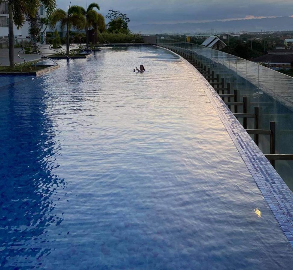 Mactan Newtown Deluxe Island Breeze Apartment Lapu-Lapu City Bagian luar foto