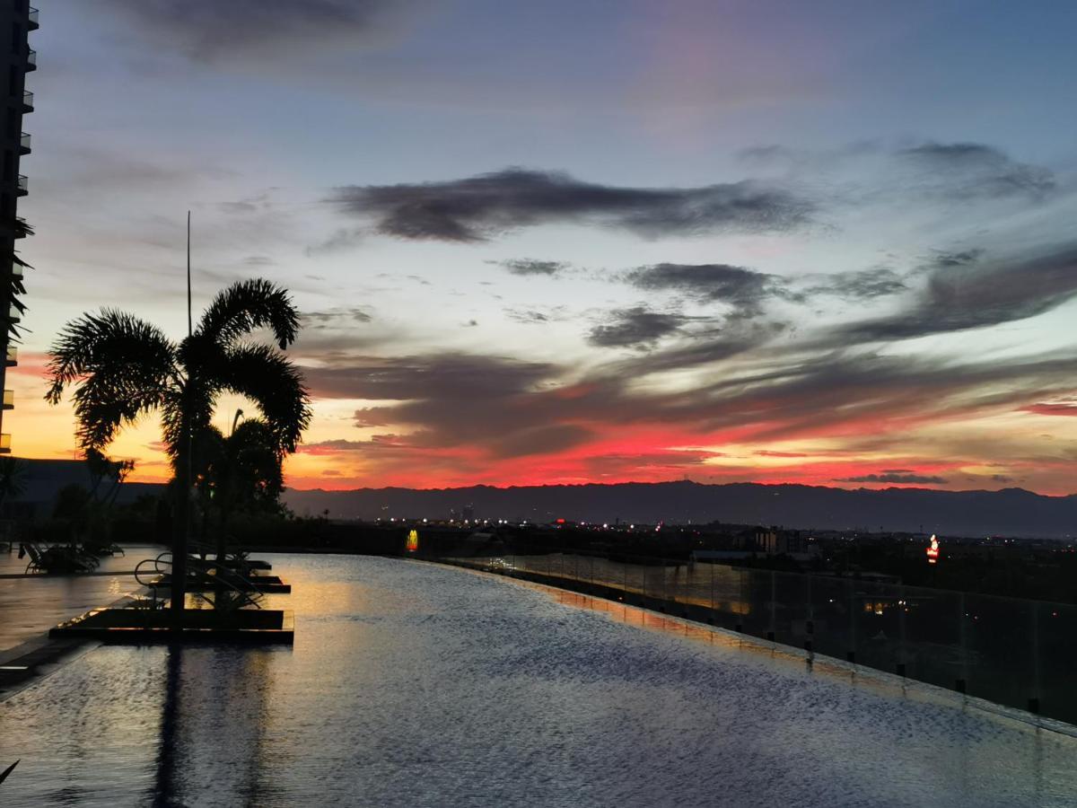 Mactan Newtown Deluxe Island Breeze Apartment Lapu-Lapu City Bagian luar foto